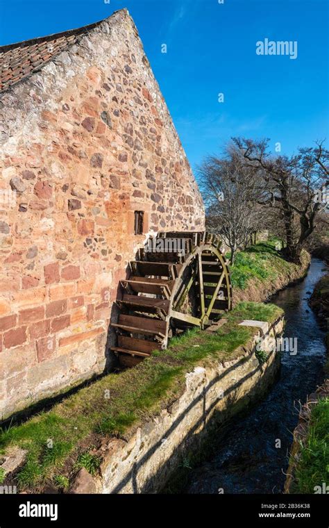 Water Mill Wheel Uk High Resolution Stock Photography And Images Alamy