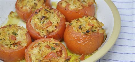 Fyldte tomater lækker frokostret med inspiration fra Athen Hverdagsro