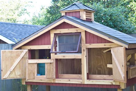 It does look like it would need some more ventilation and maybe a mesh door to close the coop. What Kind of Doors Should a Chicken Coop Have? - DIY Coop ...
