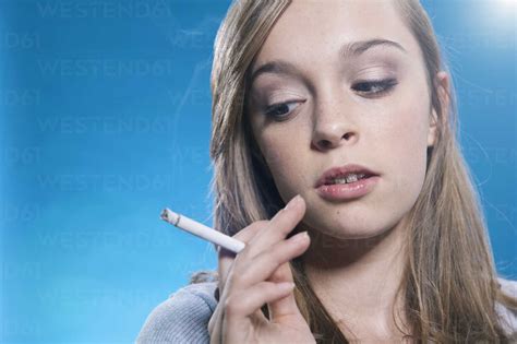 Teen Girls Smoking Cigarettes Telegraph