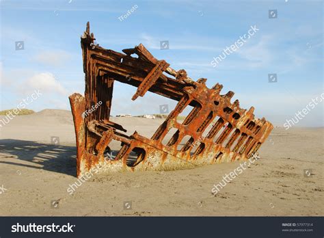 Things to do near peter iredale ship wreck. The Shipwreck Peter Iredale In Fort Stevens State Park ...