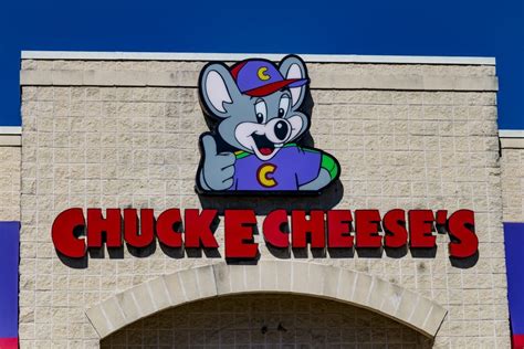 Chuck E Cheese Says Goodbye To Tokens And Their Animatronic Robot Band