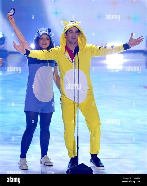 Hosts Lucy Hale Left And Darren Criss Participate In A Twerk World Record At The Teen Choice
