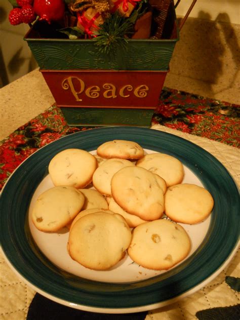 Not only are they delicious, but they are great for gifting to family, friends and neighbors or leaving out for santa. Irish Christmas Cookies - Eggnog Cookies Recipe Girl ...