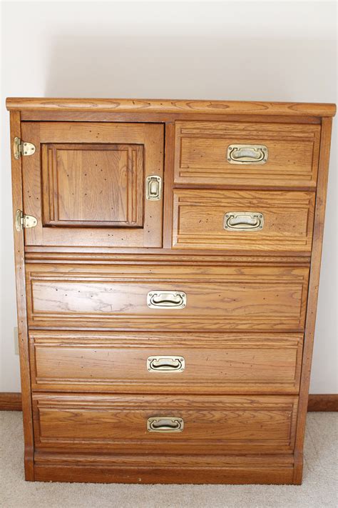 Young-Hinkle Oak Dresser | EBTH