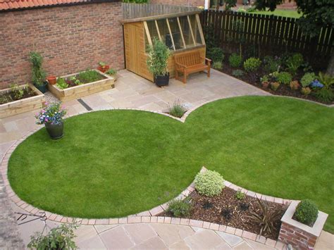 These small garden ideas prove that good design often comes in small packages. Circular lawns create space for paving for our clients in ...