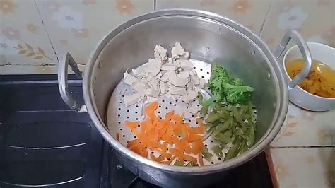 Salah satu makanan pendamping asi (mpasi) yang biasa diberikan adalah nasi tim. Cara Membuat Makanan Bayi Usia 6 Bulan