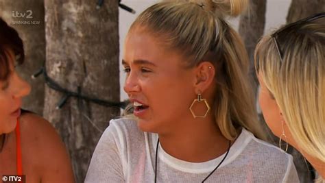 Love Islands Molly Mae Bursts Into Tears When Her Mum Shocks Her By