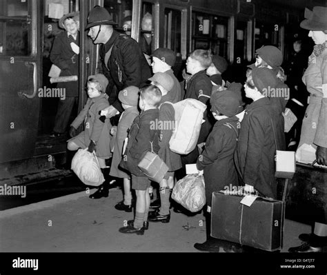 La Seconde Guerre Mondiale L Vacuation Des Enfants Londres Banque D Images Photo Stock