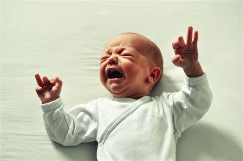 Gejala ruam popok pada bayi maupun orang dewasa pun biasanya mirip, yakni kulit kemerahan, kulit mengelupas, dan iritasi. Tips Merawat Ruam Popok Pada Bayi ~ dismonimo.com