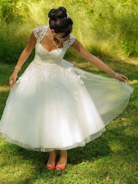 Rustic Vintage Inspired 50s Lace Tulle Tea Length Wedding Dress With