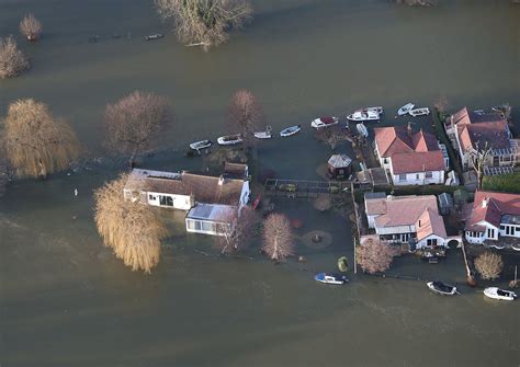 Best 20 Aerial Shots Of Flooding Along The Thames Mirror Online