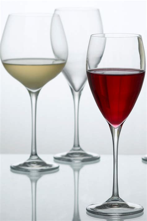 La Ligne De Verres à Vin Oenologiques Wine Drop Est Adaptée à La Dégustation Avec Un Design