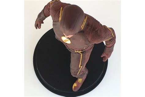 The Flash Preview Limited Flash Paperweight Statue Season 2 Ver Icon