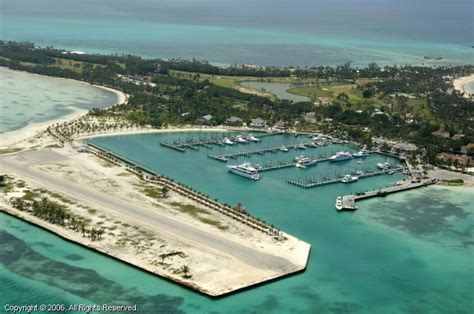 Buying, selling or leasing, we have the expertise and experience to guide you on the path to your dream property! Cat Cay Marina in Cat Cay, Bimini, Bahamas