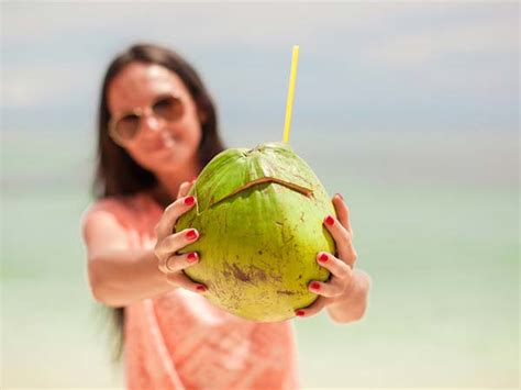 10 Benefits Of Coconut Water For Pregnant Women