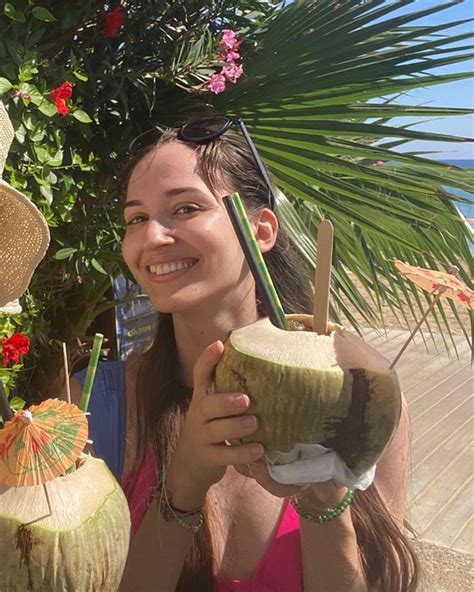 paradise and coconuts 🥥 🌴🌺 beach photoshoot photoshoot coconut