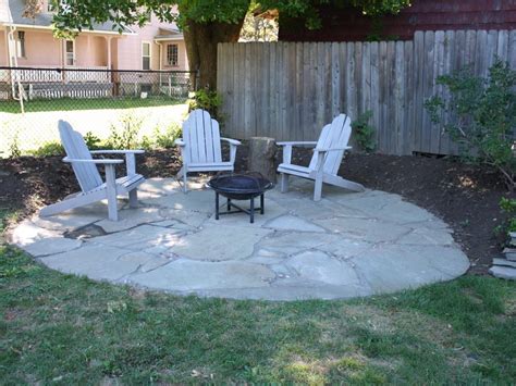 When planning your diy patio project, save yourself some work and choose a pattern that doesn't require cutting the patio material. Learn About Installing Finishing Touches for a Flagstone ...