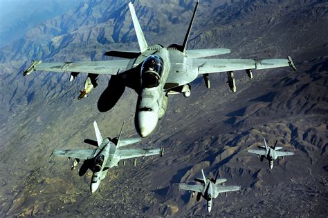 Fa 18 Hornet Istrebiteli Fighter Attack Bombing Military