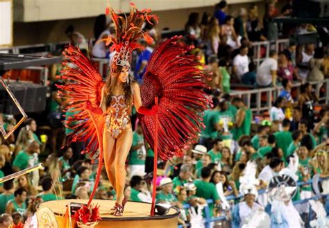リオのカーニバルが開幕、サンバのリズムに合わせて踊るダンサーたち＝2月5日夜、ブラジル・リオデジャネイロ、西畑志朗撮影（8 9）ーリオのカーニバル：朝日新聞デジタル