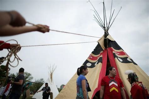 seattle pour célébrer la fête des peuples autochtones sur le columbus day
