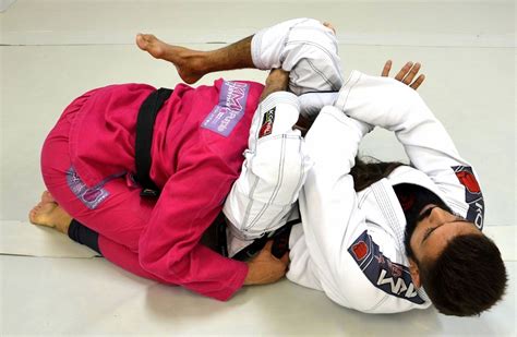 Papá de mario y victoria. Brazilian Jiu-Jitsu lesson: Mario Reis teaches a trick to ...