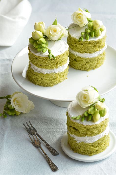 These Elegant Floral Mini Cakes Consist Of Two Layers Of Airy Sweetpea