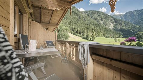 Apparthotel Und Ferienwohnungen Bergkristall In Mayrhofen Im Zillertal