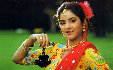 Divya Bharti Look In Movies Wallpaperuse