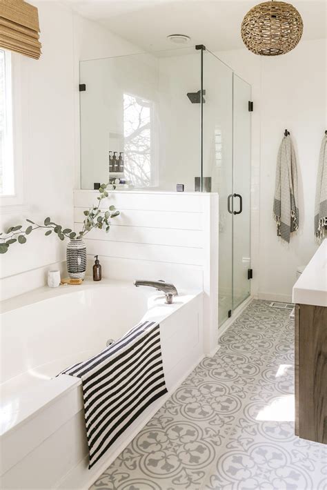 7 Tiny Master Bathroom Design Tips Artofit