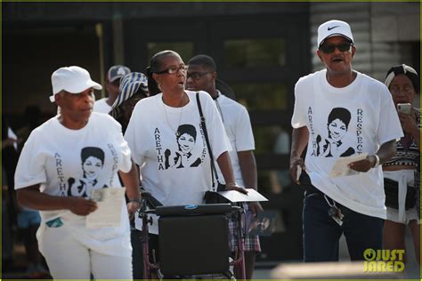 Fans Gather To Pay Respects To Aretha Franklin In Open Casket Public
