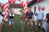 Diese_roten_Luftballons_lie%c3%9fen_die_Nachbarn_der_M%c3%bcllers_als ...