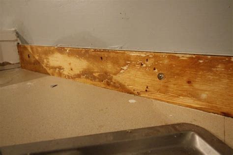 Especially designed for backsplash in kitchen and bathroom environments, the tiles are resistant to the heat of stovetops and the humidity of bathrooms (do not use in shower). How to Remove Laminate Countertop & Backsplash Without ...