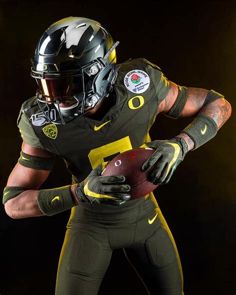 Oregon Announces Uniforms For Rose Bowl Against Wisconsin