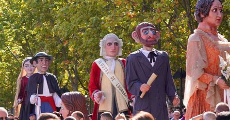 Los Gigantes y Cabezudos danzan por la patrona de Logroño