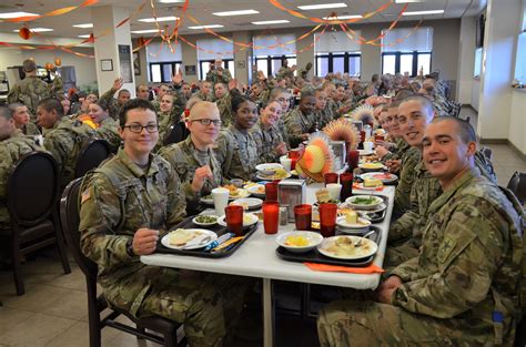Fort Leonard Wood Soldiers Enjoy A Thanksgiving Feast Us Army Fort