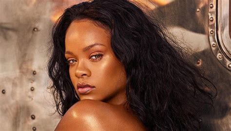 rihanna s sexy video for fenty is bringing body glitter back from the dead newshub