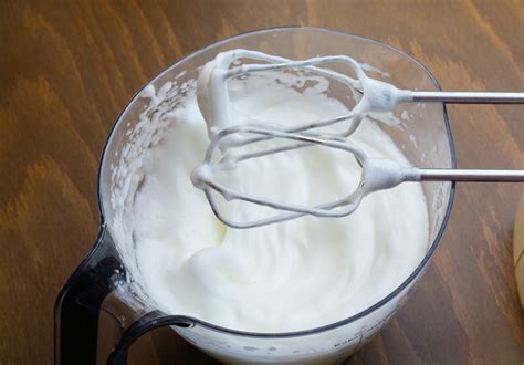 Can You Whip Egg White In A Blender Know The No1 Best Way
