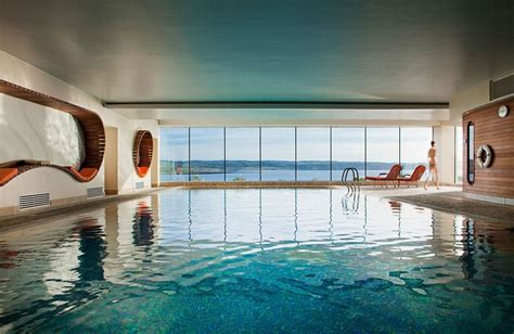 20 Stunning Indoor Infinity Pool Designs ในปี 2020