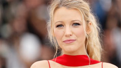 Blake Lively Just Deleted All Of Her Instagram Photos And Unfollowed Ryan Reynolds Glamour