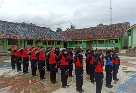 Jelang HUT RI Ke 78 Babinsa Sumberjaya Latih Paskibra Sukabumizone