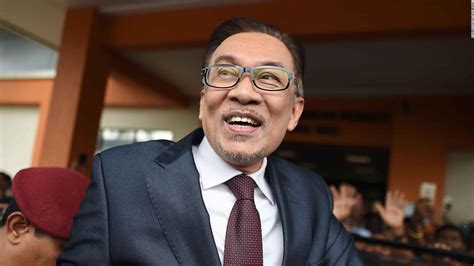 malaysia s anwar submits documents to king to show support to form new government cnn