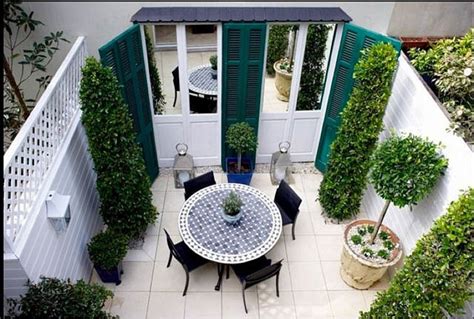 Turn A Terrace Into A French Courtyard The Labyrinth Garden