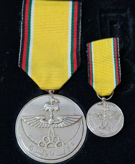 Post Ww2 Era Sultanate Of Brunei Meritorious Service Medal Cased Set By