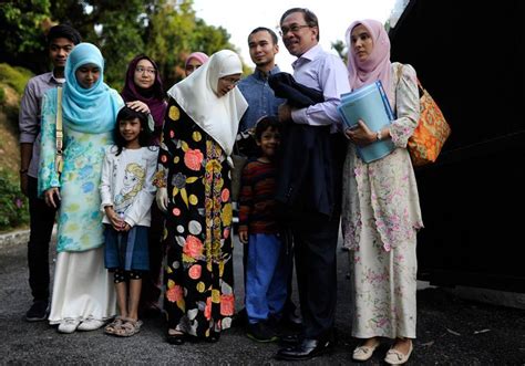 He was surrounded by his family, lawyers kuala lumpur: What Will Happen To Pakatan Rakyat Now That Anwar Ibrahim ...