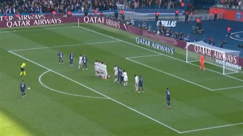 Lionel Messi Scores Psgs Winner Against Lille After Converting