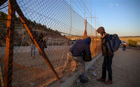 ما هو عدد سكان دولة إسرائيل؟ دخول مئات الفلسطينيين إلى إسرائيل للعمل رغم إغلاق المعابر | تايمز أوف إسرائيل