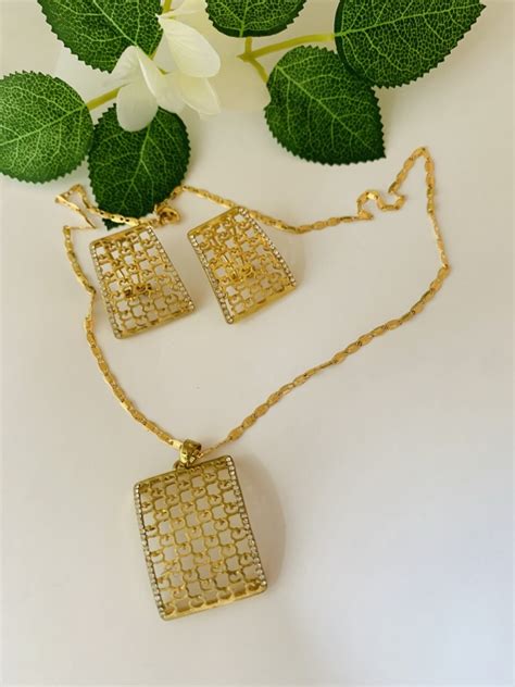It has to be in game and not the lobby. Aba Gold Plated Jewelry Set - Fashion F3f33f3