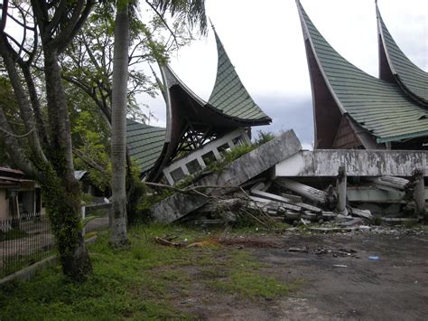 Badan meteorologi, klimatologi, dan geofisika (bmkg). Ngeri! Bencana Alam ini Terjadi Di Indonesia dan Menelan ...