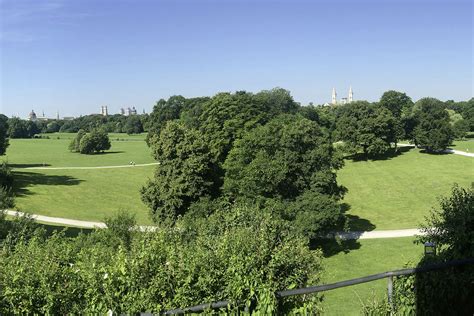 Jahrhundert bis heute, sondern auch einen abstecher in einen der größten stadtparks der welt, den englischen garten. Englischer Garten München - CASTLEWELT®